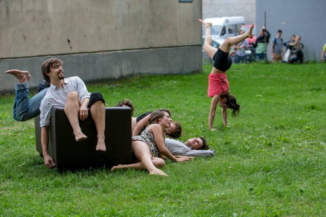 Netikėtumų festivalyje pasirodė cirko artistai