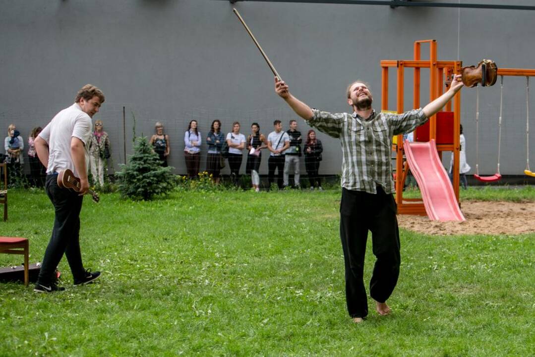 Netikėtumų festivalyje pasirodė cirko artistai