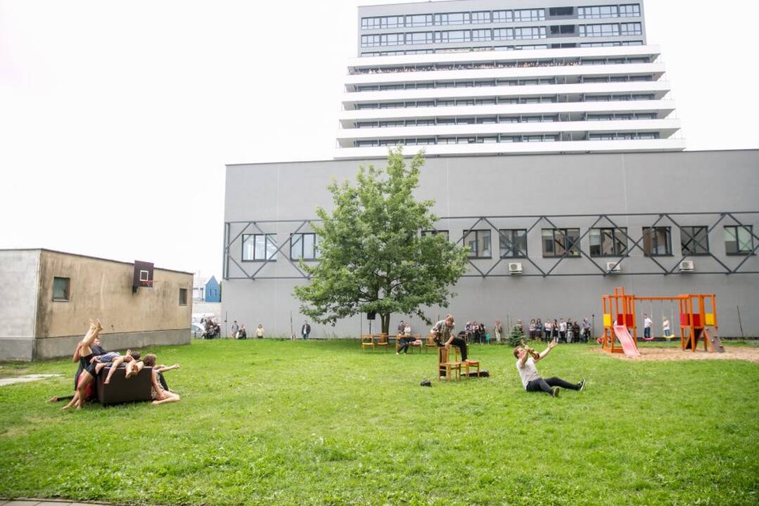 Netikėtumų festivalyje pasirodė cirko artistai