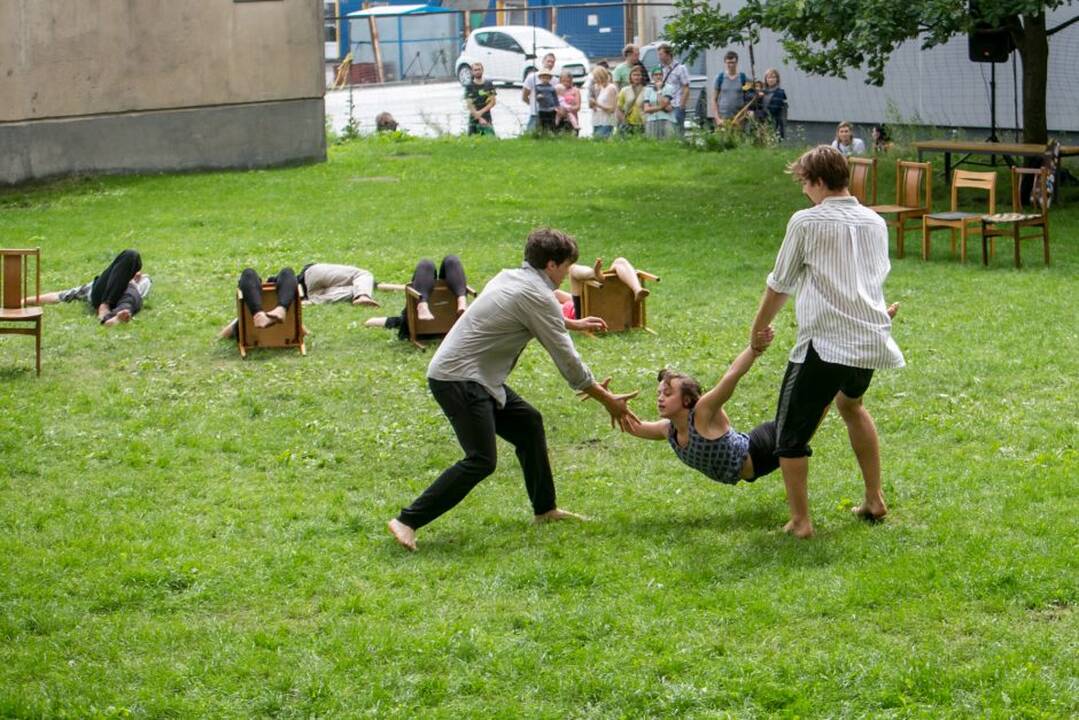 Netikėtumų festivalyje pasirodė cirko artistai