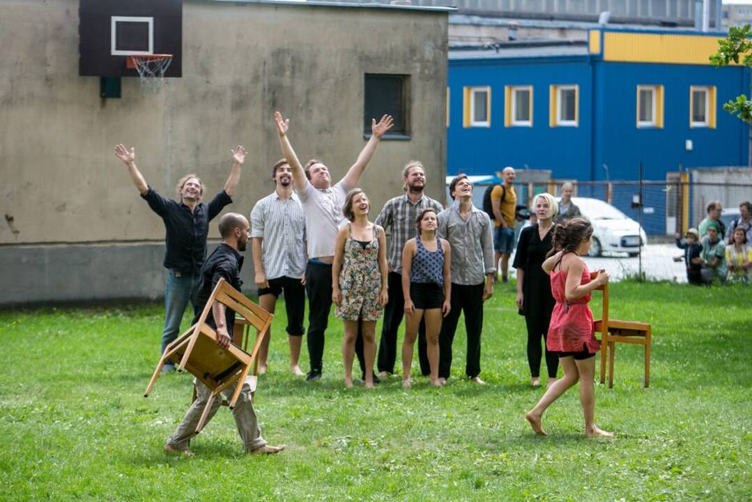 Netikėtumų festivalyje pasirodė cirko artistai