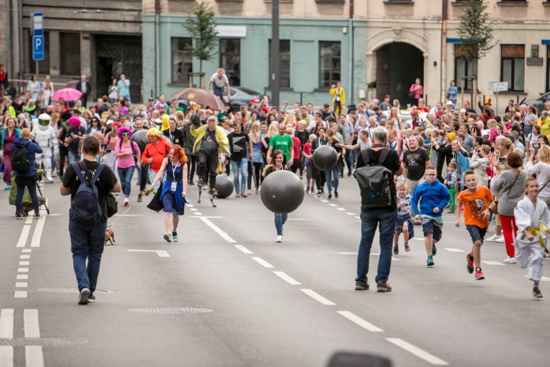 Netikėtumų festivalyje šturmuotas Parodos kalnas