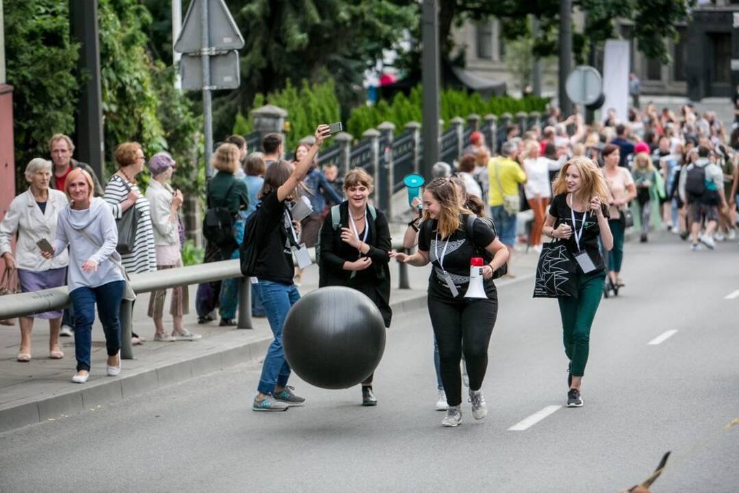Netikėtumų festivalyje šturmuotas Parodos kalnas