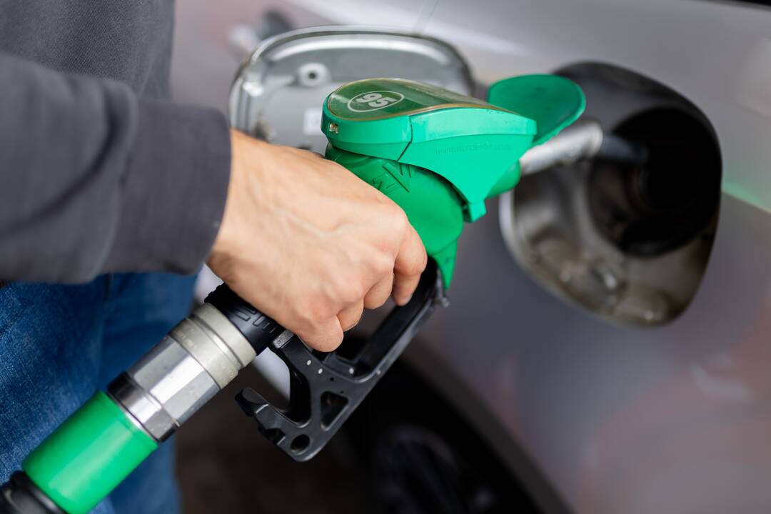 LEA: per savaitę benzinas šalyje pigo 0,1 proc., dyzelinas – 0,3 proc.