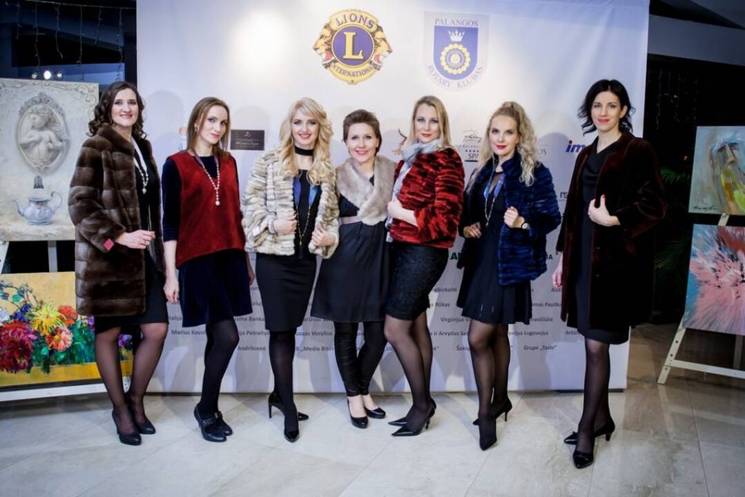 Labdaros vakaras „Svajok baltai“  