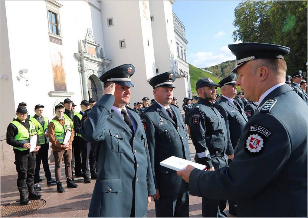 Policija mini Angelų sargų dieną