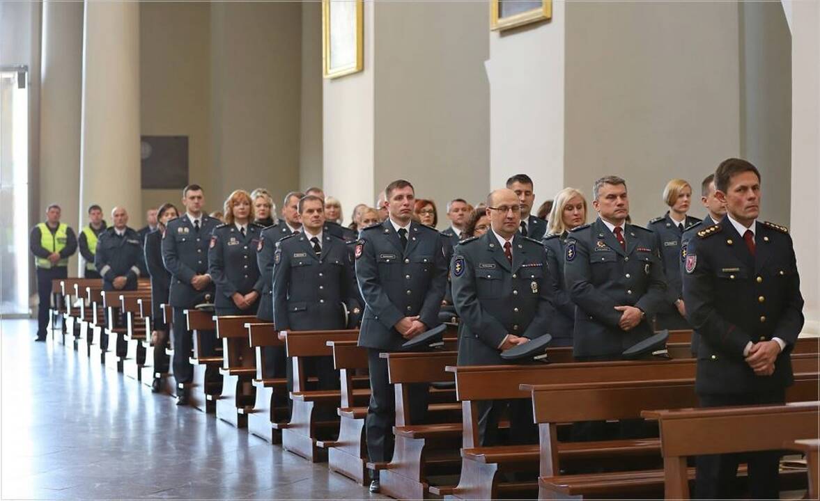 Policija mini Angelų sargų dieną