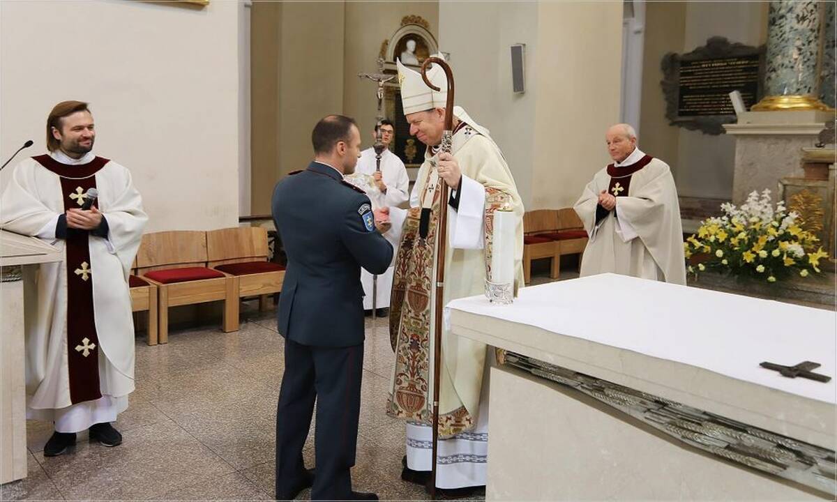 Policija mini Angelų sargų dieną