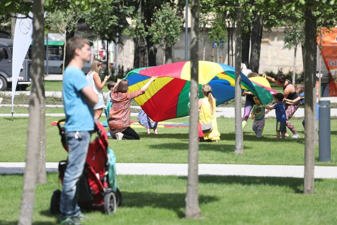 Lukiškių aikštėje – atsinaujinusios erdvės atidarymo šventė