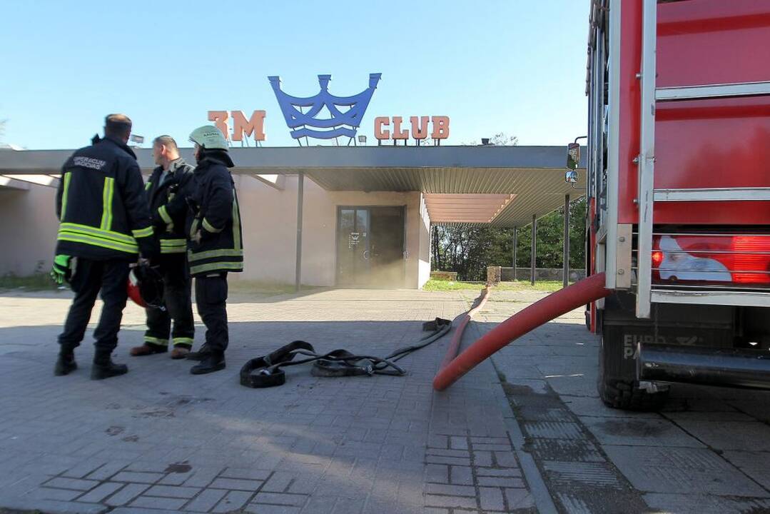 Ugniagesiams vėl teko gesinti „Tris mergeles“