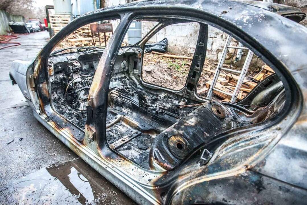 Šančiuose degė automobiliai