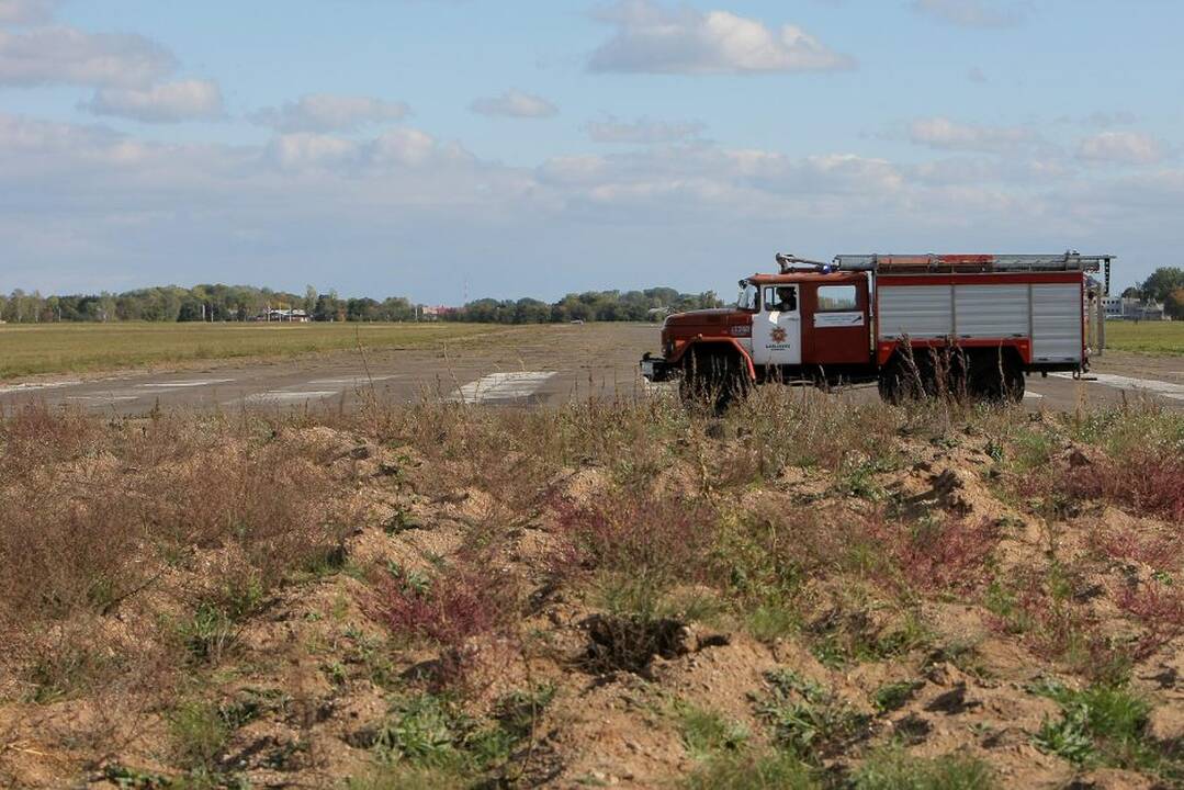 Prie Kauno S. Dariaus ir S.Girėno oro uosto ketvirtadienį nukrito lėktuvas.