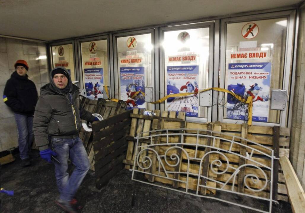 Kijeve protestuotojus ir spec. pajėgas paveikė šaltukas