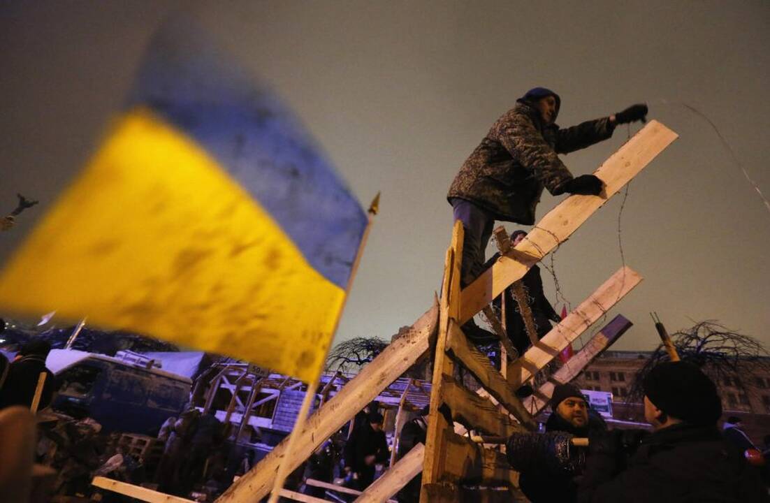 Protestuotojai Kijeve pastatė daugiau barikadų