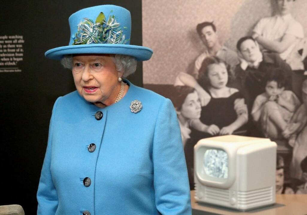 Elizabeth II rašo pirmąją „Twitter“ žinutę