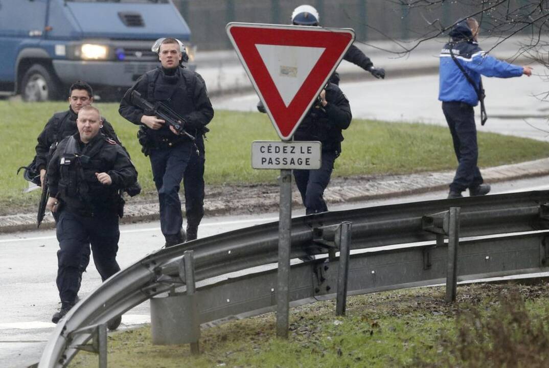 „Charlie Hebdo“ įtariamųjų gaidynės