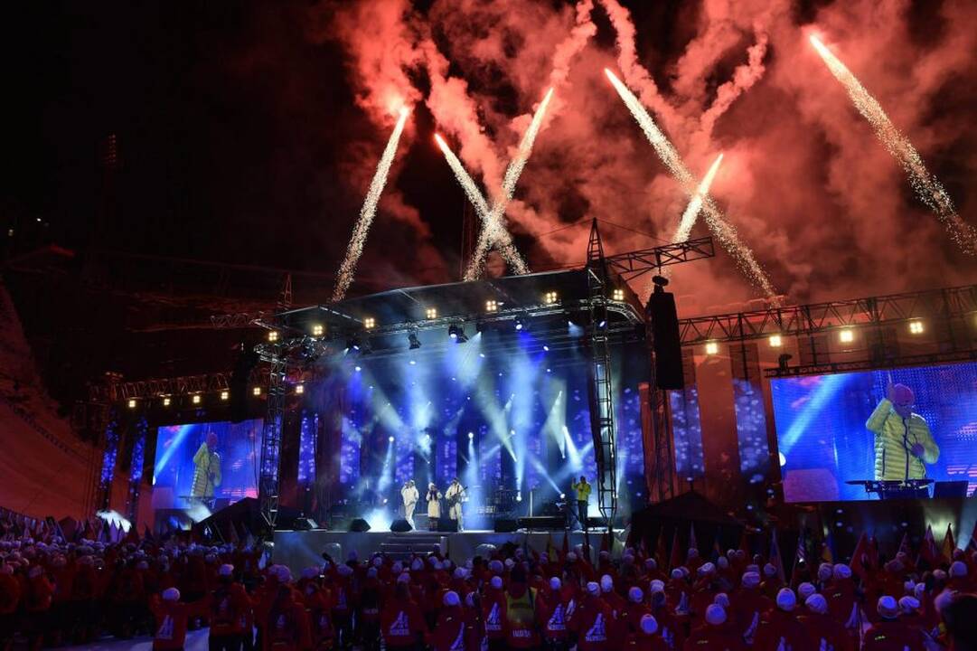 Azija sutinka 2015 metus