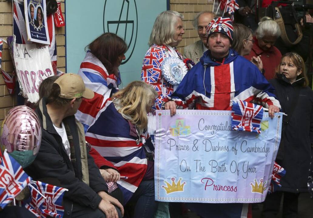 Britanija švenčia princesės gimimą
