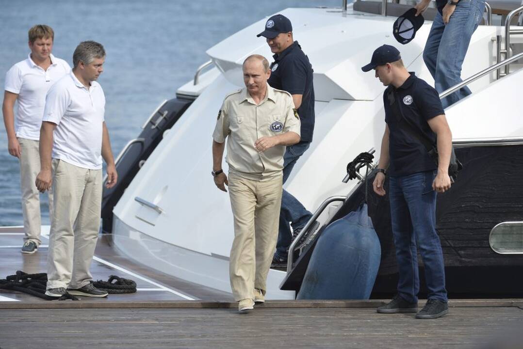 V. Putinas nėrė į Juodosios jūros dugną 