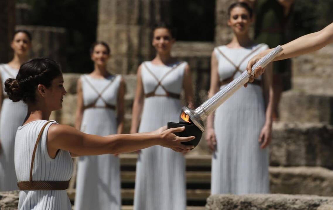Graikijoje įžiebta olimpiados ugnis