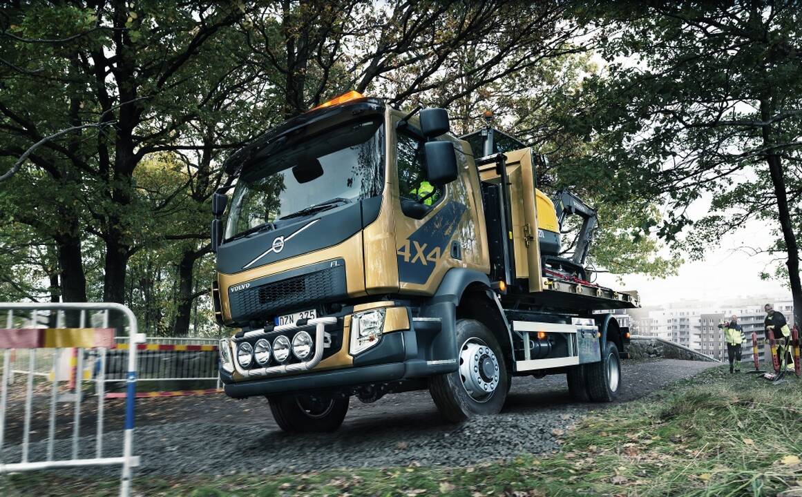 Naujasis „Volvo FL 4x4“ miestui ir neasfaltuotiems keliams