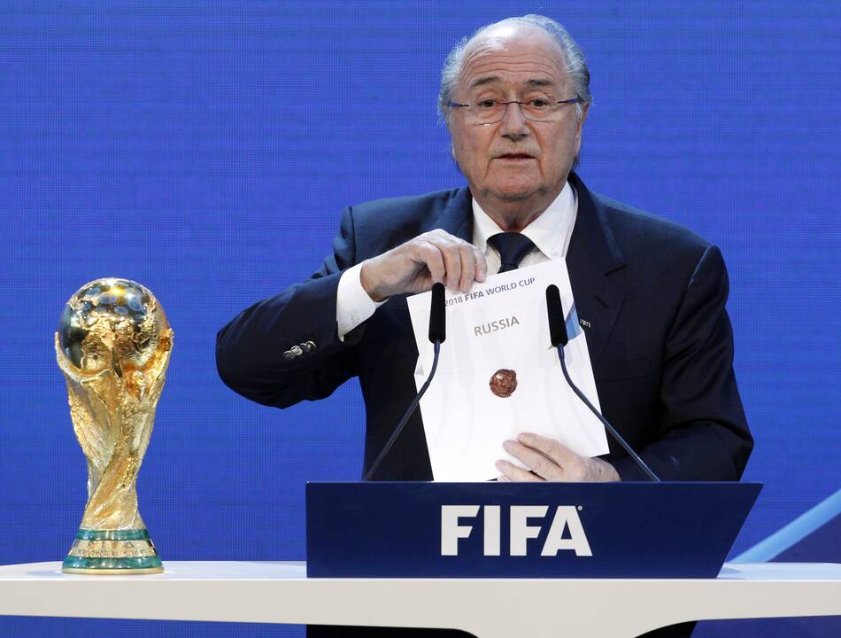 FIFA prezidentas S. Blatteris raginamas atsistatydinti