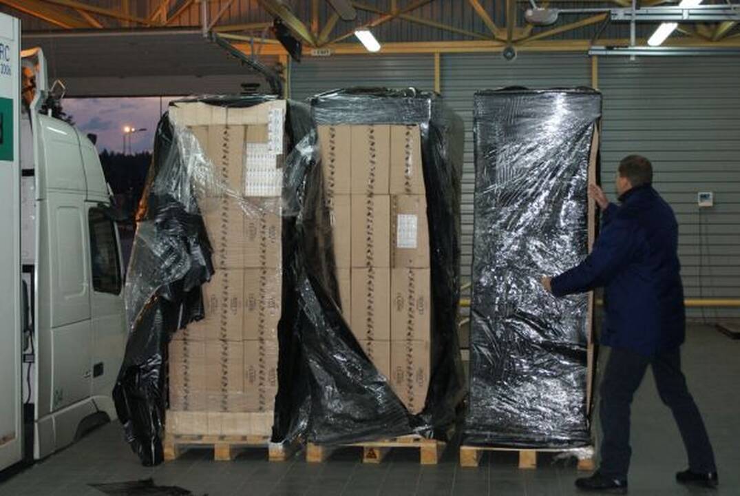 Prieš teismą stos milijonais vertinamo cigarečių krovinio kontrabandininkai