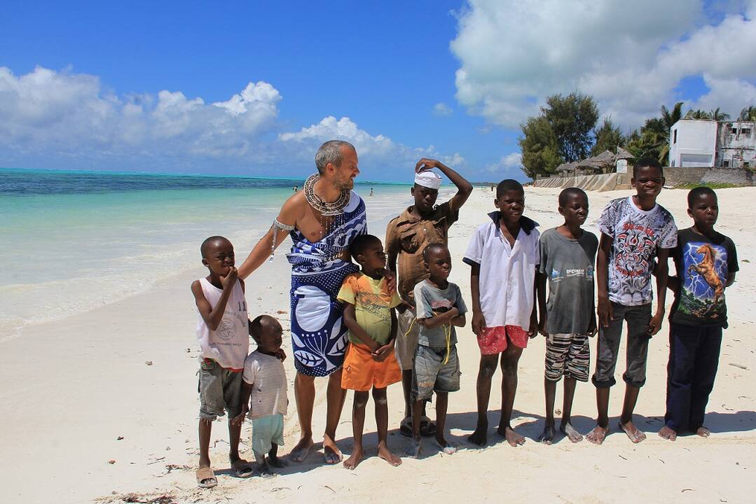 Tanzanijoje G. Savickas atidarė visas savo „čakras“ ir tapo žmogumi - "magnetu"