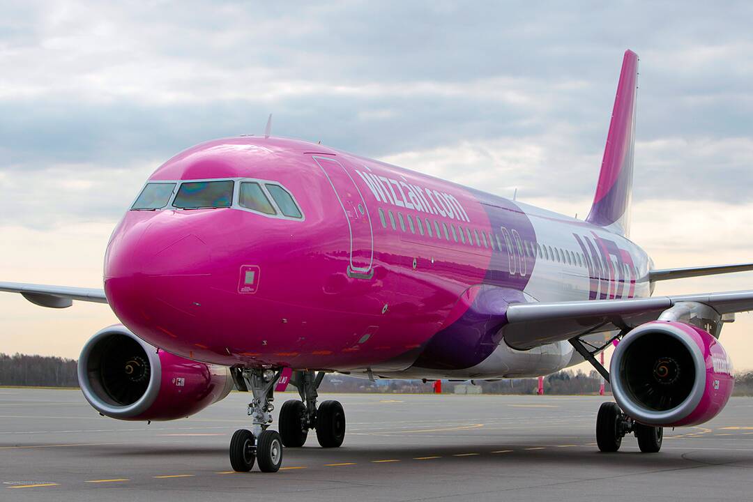 „Wizz Air“ trims dienoms trečdaliu mažina bagažo mokesčius