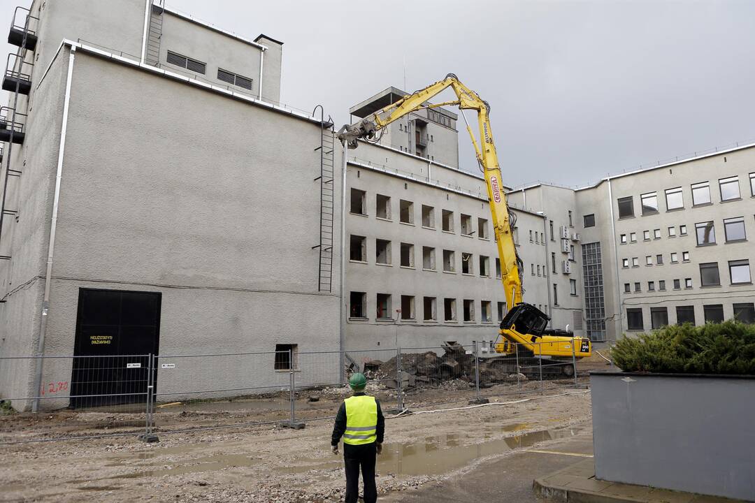 Pradėjo griauti muzikinį teatrą