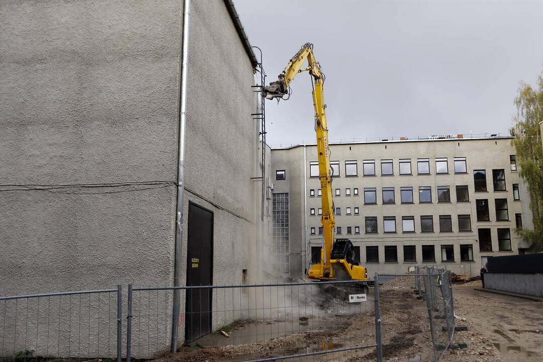 Pradėjo griauti muzikinį teatrą