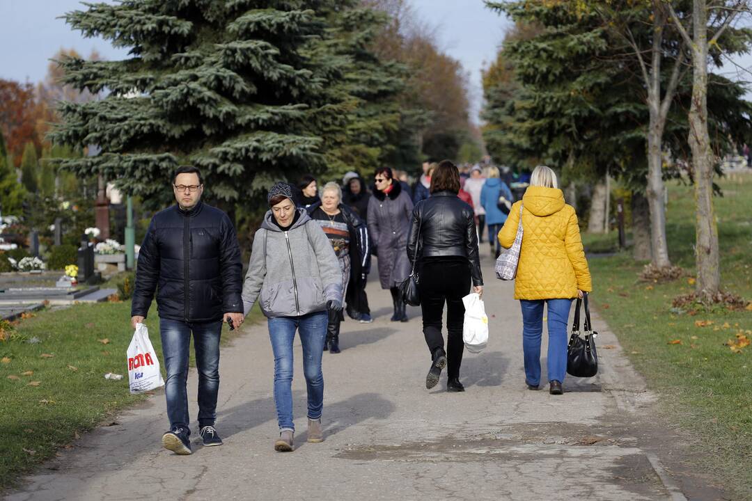 Lėbartų kapinės Lapkričio 1-ąją