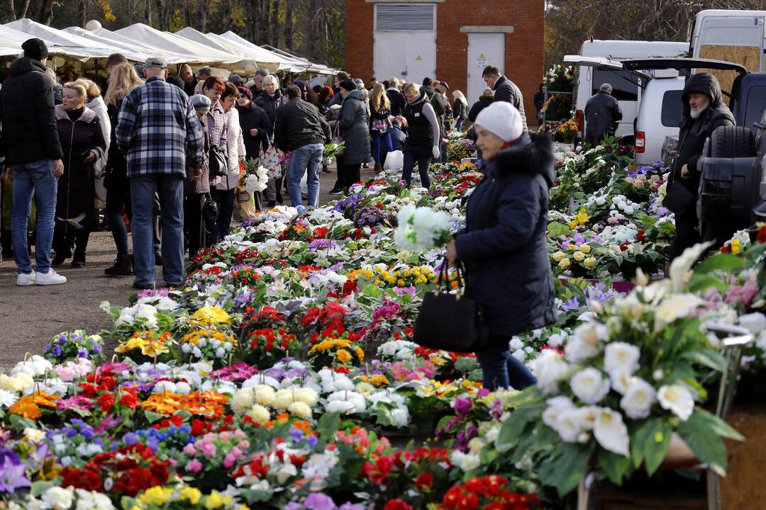 Lėbartų kapinės Lapkričio 1-ąją