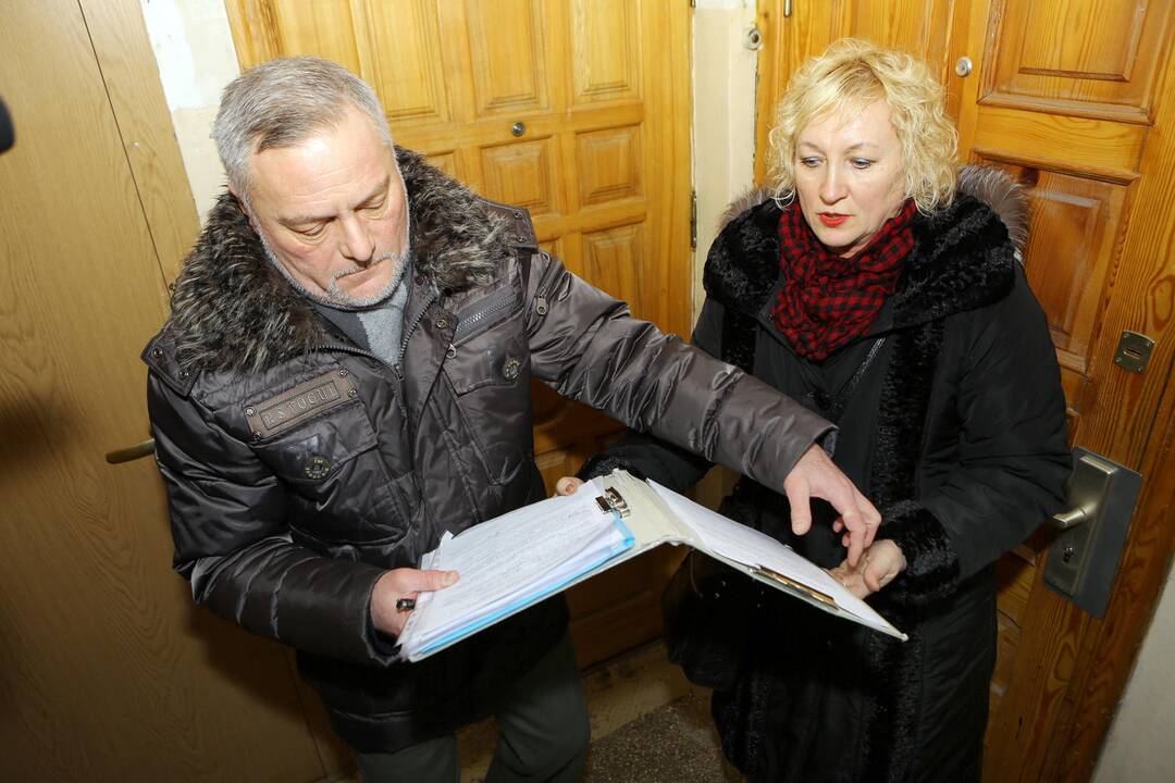 Savivaldybės darbuotojams nepavyko patekti į apleistą butą