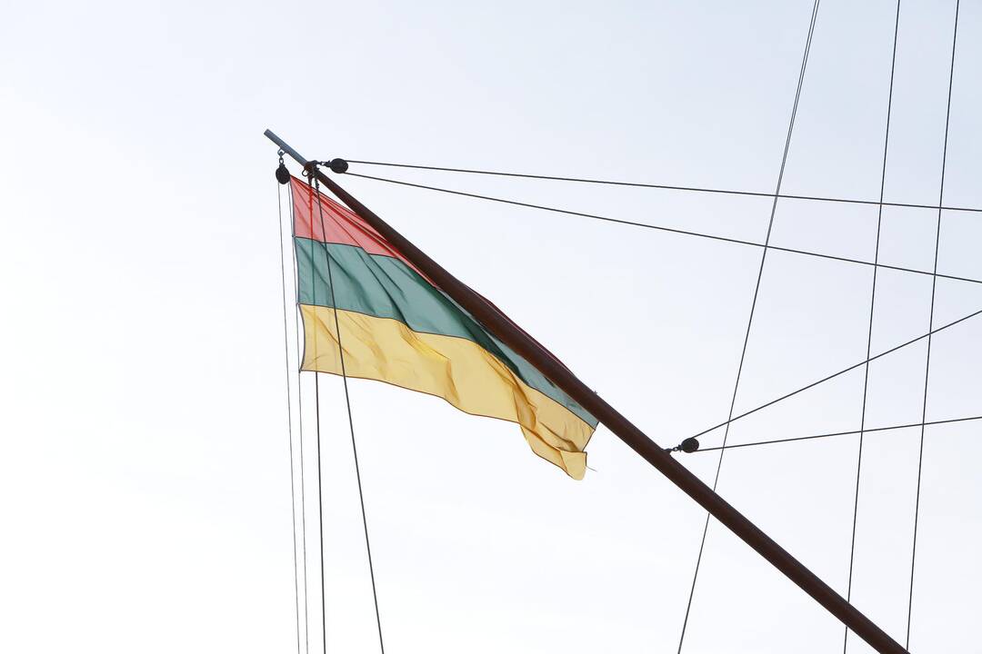 Lietuvos trispalvė ant "Meridiano"