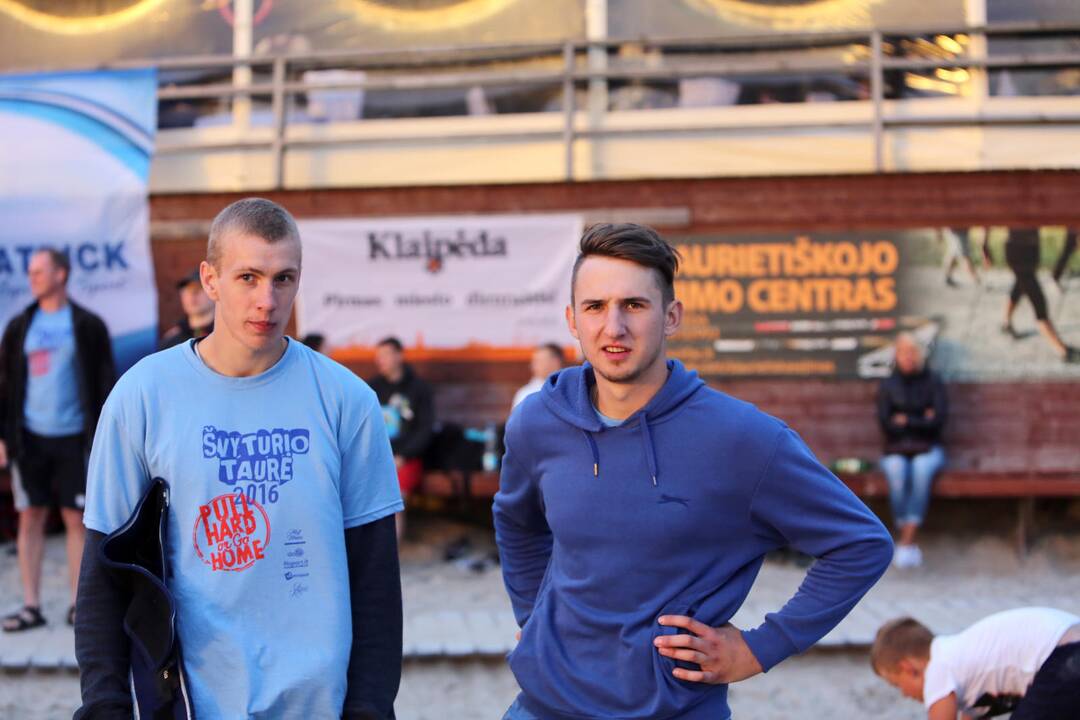 Virvės traukimo turnyras pajūryje