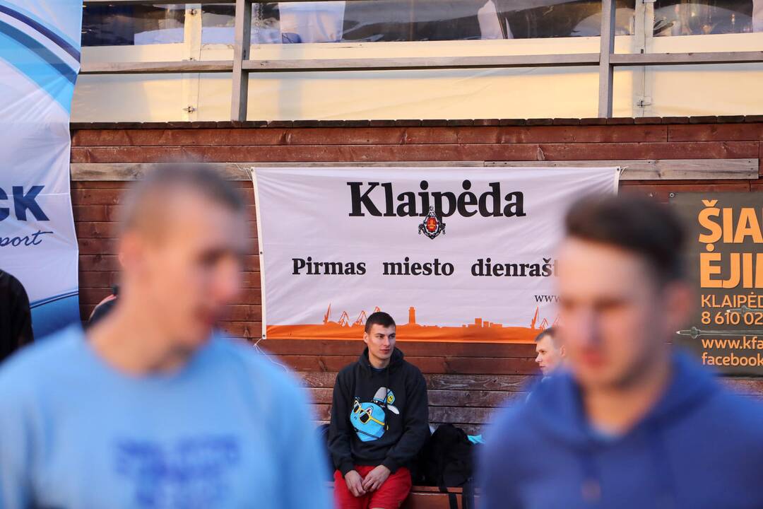 Virvės traukimo turnyras pajūryje