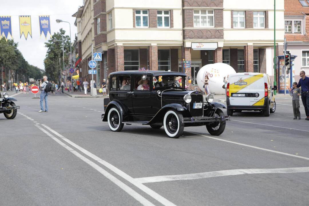 Senovinių automobilių paradas