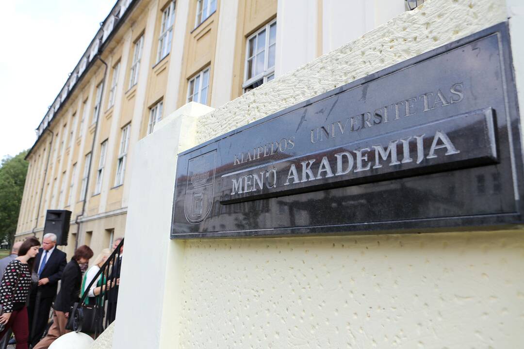 Duris atvėrė Menų Akademija