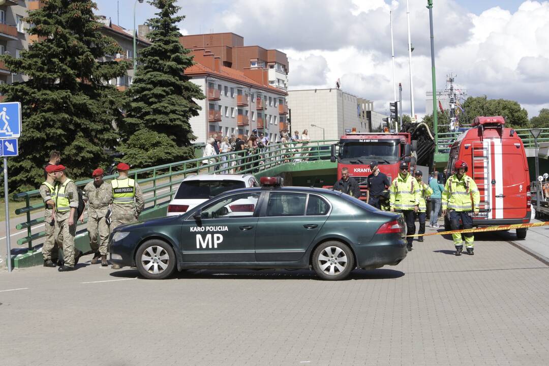 Iš Dangės upės ištrauktas nuskendusio JAV kario automobilis