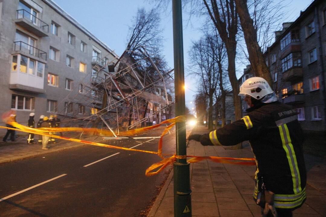 Ant klaipėdiečių galvų – pastolių kruša