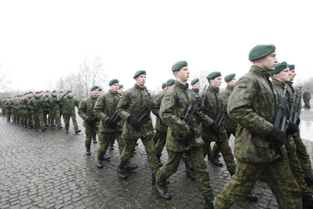 Uostamiestyje į atsargą išlydėti šauktiniai