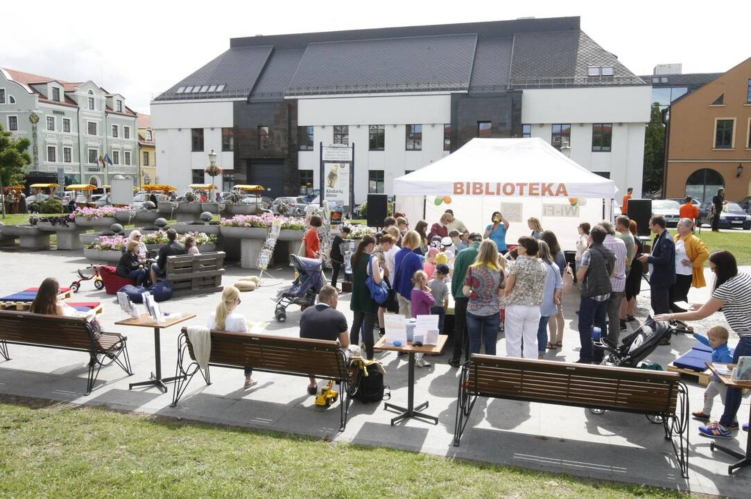 Bibliotekos palapinėje – linksmieji eksperimentai
