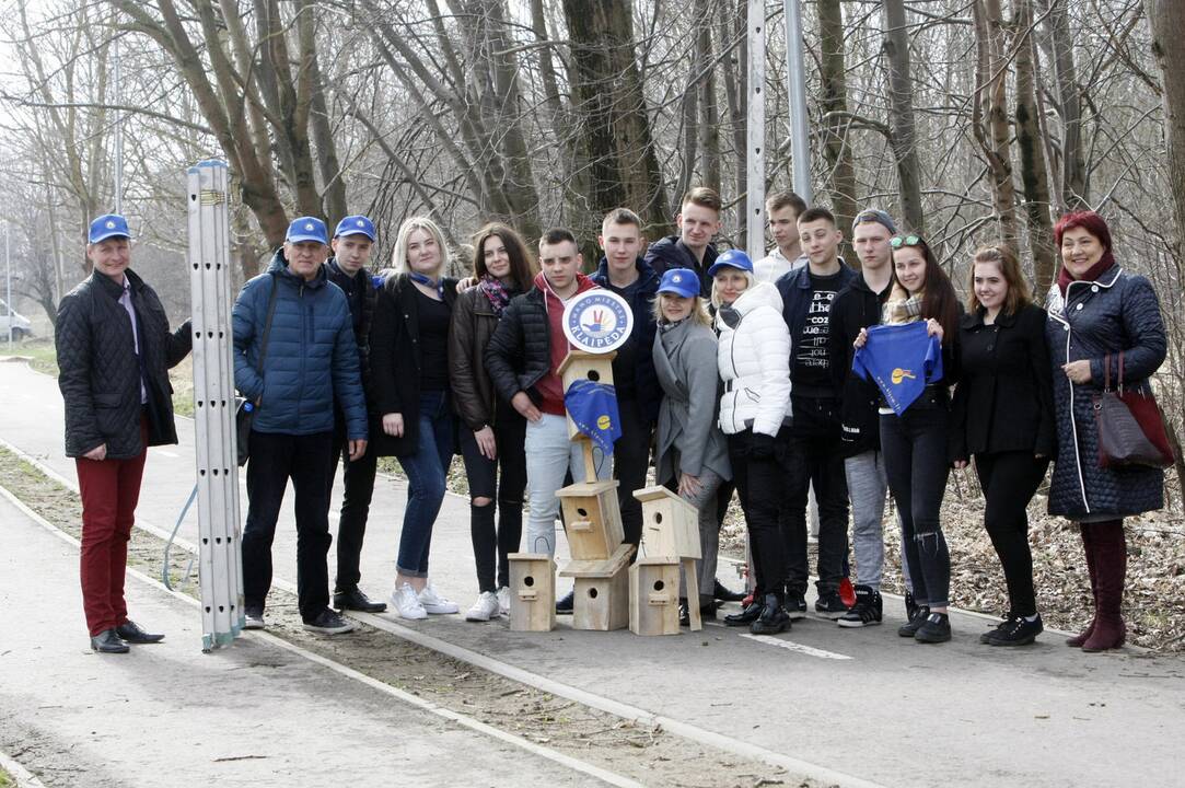 Klaipėdiečiai grąžina skolą gamtai