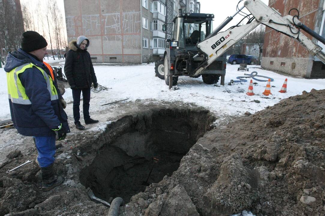 Vandentiekio avarija Naujakiemio gatvėje