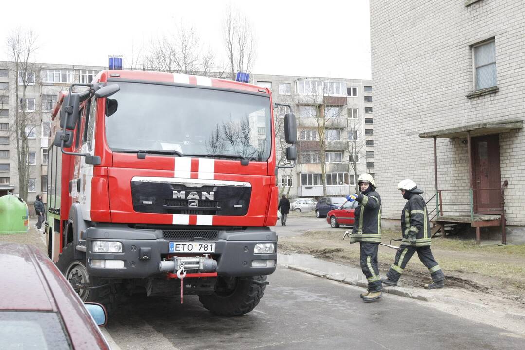 Moters gelbėjimo operacija Klaipėdoje