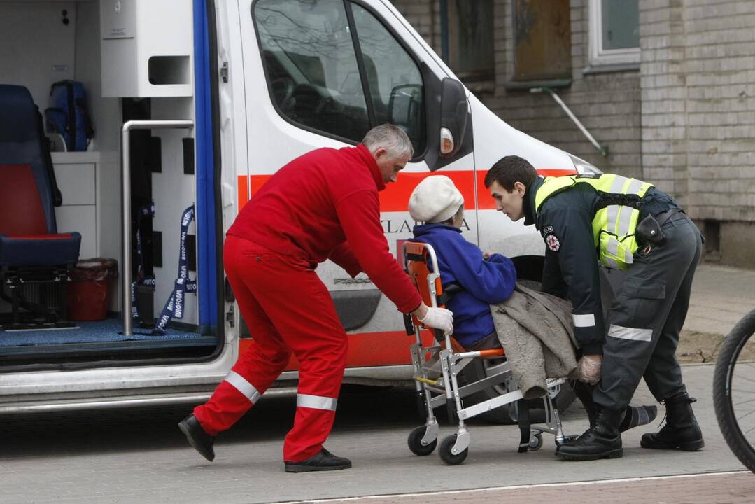 Moters gelbėjimo operacija Klaipėdoje
