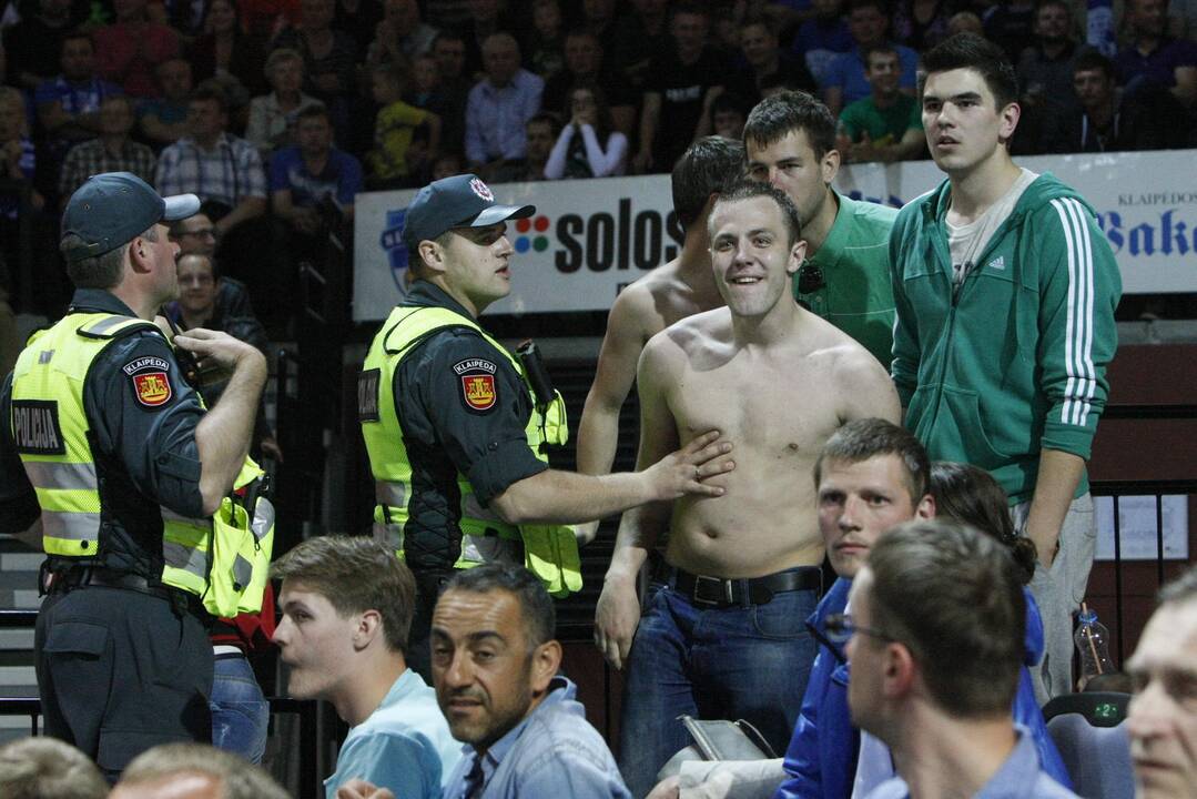„Neptūnas“ po dramatiškos kovos įveikė „Žalgirį“ ir pratęsė LKL finalo seriją  