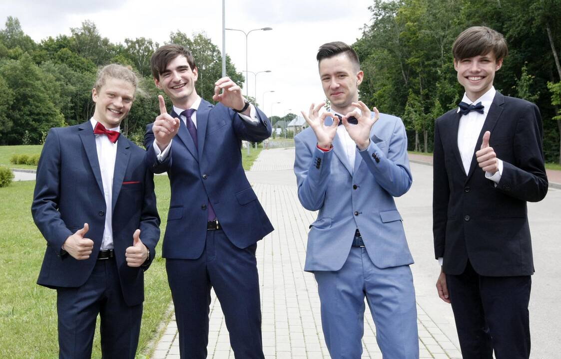 Klaipėdos licėjaus nauja abiturientų laida sužibėjo