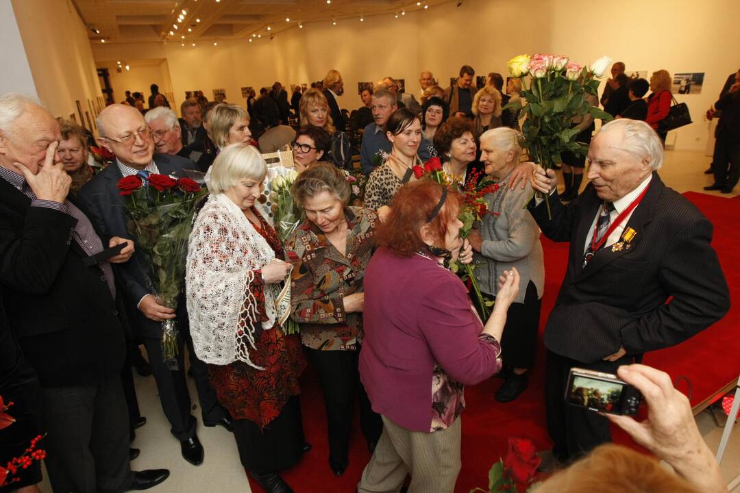 Klaipėdos garbės piliečio regalijų įteikimo Vaclovui Straukui ceremonija